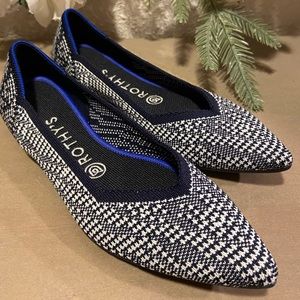 Rothys Navy Houndstooth Pointed Toe flats 7.5